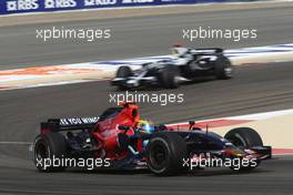 06.04.2008 Sakhir, Bahrain,  Sebastian Vettel (GER), Scuderia Toro Rosso, STR02 leads Nico Rosberg (GER), WilliamsF1 Team, FW30 - Formula 1 World Championship, Rd 3, Bahrain Grand Prix, Sunday Race