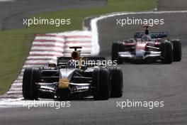 06.04.2008 Sakhir, Bahrain,  David Coulthard (GBR), Red Bull Racing, Timo Glock (GER), Toyota F1 Team - Formula 1 World Championship, Rd 3, Bahrain Grand Prix, Sunday Race