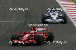06.04.2008 Sakhir, Bahrain,  Kimi Raikkonen (FIN), Räikkönen, Scuderia Ferrari, F2008 and Robert Kubica (POL), BMW Sauber F1 Team, F1.08 - Formula 1 World Championship, Rd 3, Bahrain Grand Prix, Sunday Race