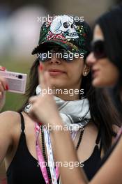 05.04.2008 Sakhir, Bahrain,  Girls in the paddock - Formula 1 World Championship, Rd 3, Bahrain Grand Prix, Saturday