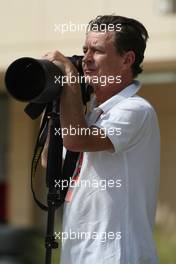 05.04.2008 Sakhir, Bahrain,  Crispin Thruston (GBR), F1 Photographer - Formula 1 World Championship, Rd 3, Bahrain Grand Prix, Saturday