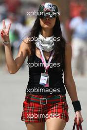 05.04.2008 Sakhir, Bahrain,  A girl in the paddock - Formula 1 World Championship, Rd 3, Bahrain Grand Prix, Saturday