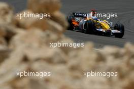 05.04.2008 Sakhir, Bahrain,  Fernando Alonso (ESP), Renault F1 Team, R28 - Formula 1 World Championship, Rd 3, Bahrain Grand Prix, Saturday Practice