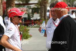 05.04.2008 Sakhir, Bahrain,  Heikki Kovalainen (FIN), McLaren Mercedes and Niki Lauda (AUT), Former F1 world champion and RTL TV - Formula 1 World Championship, Rd 3, Bahrain Grand Prix, Saturday