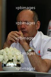 05.04.2008 Sakhir, Bahrain,  Ron Dennis (GBR), McLaren, Team Principal, Chairman - Formula 1 World Championship, Rd 3, Bahrain Grand Prix, Saturday