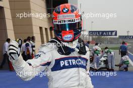 05.04.2008 Sakhir, Bahrain,  Robert Kubica (POL),  BMW Sauber F1 Team gets pole position - Formula 1 World Championship, Rd 3, Bahrain Grand Prix, Saturday Qualifying