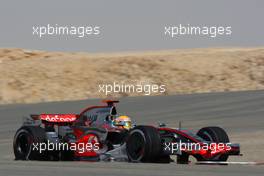 05.04.2008 Sakhir, Bahrain,  Lewis Hamilton (GBR), McLaren Mercedes, MP4-23 - Formula 1 World Championship, Rd 3, Bahrain Grand Prix, Saturday Qualifying