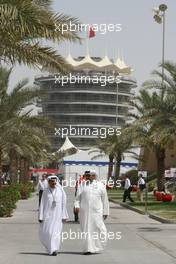 06.04.2008 Sakhir, Bahrain,  Sheikhs in the paddock - Formula 1 World Championship, Rd 3, Bahrain Grand Prix, Sunday