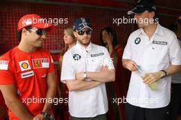 06.04.2008 Sakhir, Bahrain,  Felipe Massa (BRA), Scuderia Ferrari, Nick Heidfeld (GER), BMW Sauber F1 Team and Robert Kubica (POL),  BMW Sauber F1 Team - Formula 1 World Championship, Rd 3, Bahrain Grand Prix, Sunday