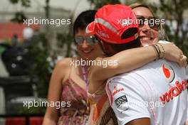 06.04.2008 Sakhir, Bahrain,  Lewis Hamilton (GBR), McLaren Mercedes with girls in the paddock - Formula 1 World Championship, Rd 3, Bahrain Grand Prix, Sunday