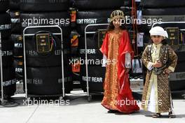 06.04.2008 Sakhir, Bahrain,  Children in the paddock - Formula 1 World Championship, Rd 3, Bahrain Grand Prix, Sunday