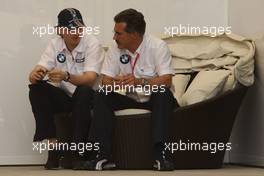 06.04.2008 Sakhir, Bahrain,  Robeart Kubica (POL),  BMW Sauber F1 Team and Dr. Mario Theissen (GER), BMW Sauber F1 Team, BMW Motorsport Director - Formula 1 World Championship, Rd 3, Bahrain Grand Prix, Sunday