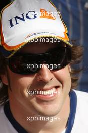 03.04.2008 Sakhir, Bahrain,  Fernando Alonso (ESP), Renault F1 Team - Formula 1 World Championship, Rd 3, Bahrain Grand Prix, Thursday