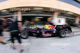 03.04.2008 Sakhir, Bahrain,  Red Bull Racing practice pitstop - Formula 1 World Championship, Rd 3, Bahrain Grand Prix, Thursday