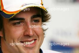 03.04.2008 Sakhir, Bahrain,  Fernando Alonso (ESP), Renault F1 Team - Formula 1 World Championship, Rd 3, Bahrain Grand Prix, Thursday