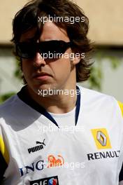 03.04.2008 Sakhir, Bahrain,  Fernando Alonso (ESP), Renault F1 Team - Formula 1 World Championship, Rd 3, Bahrain Grand Prix, Thursday