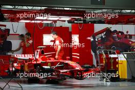 03.04.2008 Sakhir, Bahrain,  Ferrari mechanics at night - Formula 1 World Championship, Rd 3, Bahrain Grand Prix, Thursday