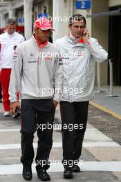 31.10.2008 Sao Paulo, Brazil,  Lewis Hamilton (GBR), McLaren Mercedes, Pedro de la Rosa (ESP), Test Driver, McLaren Mercedes - Formula 1 World Championship, Rd 18, Brazilian Grand Prix, Friday