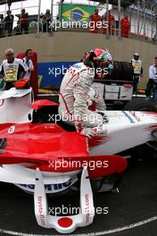 02.11.2008 Sao Paulo, Brazil,  Jarno Trulli (ITA), Toyota F1 Team  - Formula 1 World Championship, Rd 18, Brazilian Grand Prix, Sunday Pre-Race Grid