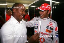 02.11.2008 Sao Paulo, Brazil,  Lewis Hamilton (GBR), McLaren Mercedes and his father Anthony - Formula 1 World Championship, Rd 18, Brazilian Grand Prix, Sunday Race