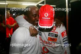 02.11.2008 Sao Paulo, Brazil,  Lewis Hamilton (GBR), McLaren Mercedes and his father Anthony  - Formula 1 World Championship, Rd 18, Brazilian Grand Prix, Sunday Race
