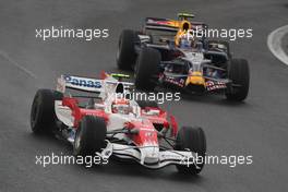 02.11.2008 Sao Paulo, Brazil,  Timo Glock (GER), Toyota F1 Team, TF108 and Mark Webber (AUS), Red Bull Racing, RB4 - Formula 1 World Championship, Rd 18, Brazilian Grand Prix, Sunday Race