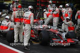 02.11.2008 Sao Paulo, Brazil,  Heikki Kovalainen (FIN), McLaren Mercedes, MP4-23, Pitstop - Formula 1 World Championship, Rd 18, Brazilian Grand Prix, Sunday Race