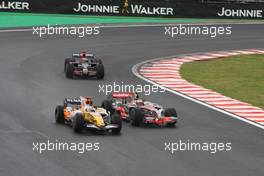 02.11.2008 Sao Paulo, Brazil,  Fernando Alonso (ESP), Renault F1 Team and Heikki Kovalainen (FIN), McLaren Mercedes - Formula 1 World Championship, Rd 18, Brazilian Grand Prix, Sunday Race