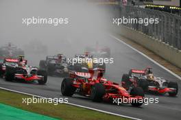 02.11.2008 Sao Paulo, Brazil,  Kimi Raikkonen (FIN), Räikkönen, Scuderia Ferrari at the start of the race - Formula 1 World Championship, Rd 18, Brazilian Grand Prix, Sunday Race