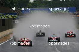 02.11.2008 Sao Paulo, Brazil,  Felipe Massa (BRA), Scuderia Ferrari leads the start of the race - Formula 1 World Championship, Rd 18, Brazilian Grand Prix, Sunday Race