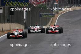 02.11.2008 Sao Paulo, Brazil,  Jarno Trulli (ITA), Toyota F1 Team, Heikki Kovalainen (FIN), McLaren Mercedes  - Formula 1 World Championship, Rd 18, Brazilian Grand Prix, Sunday Race