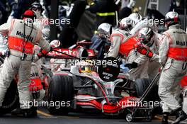 02.11.2008 Sao Paulo, Brazil,  Pitstop, Lewis Hamilton (GBR), McLaren Mercedes - Formula 1 World Championship, Rd 18, Brazilian Grand Prix, Sunday Race