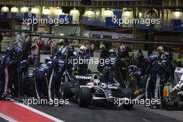 02.11.2008 Sao Paulo, Brazil,  Kazuki Nakajima (JPN), Williams F1 Team, FW30, Pitstop - Formula 1 World Championship, Rd 18, Brazilian Grand Prix, Sunday Race