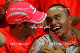 02.11.2008 Sao Paulo, Brazil,  Lewis Hamilton (GBR), McLaren Mercedes and his brother Nicolas - Formula 1 World Championship, Rd 18, Brazilian Grand Prix, Sunday Race