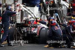 02.11.2008 Sao Paulo, Brazil,  Pitstop, Mark Webber (AUS), Red Bull Racing - Formula 1 World Championship, Rd 18, Brazilian Grand Prix, Sunday Race