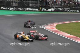 02.11.2008 Sao Paulo, Brazil,  Fernando Alonso (ESP), Renault F1 Team and Heikki Kovalainen (FIN), McLaren Mercedes - Formula 1 World Championship, Rd 18, Brazilian Grand Prix, Sunday Race