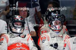 02.11.2008 Sao Paulo, Brazil,  McLaren Mercedes, mechanics - Formula 1 World Championship, Rd 18, Brazilian Grand Prix, Sunday Race
