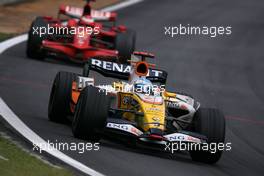 02.11.2008 Sao Paulo, Brazil,  Fernando Alonso (ESP), Renault F1 Team, Kimi Raikkonen (FIN), Räikkönen, Scuderia Ferrari  - Formula 1 World Championship, Rd 18, Brazilian Grand Prix, Sunday Race