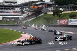 02.11.2008 Sao Paulo, Brazil,  Mark Webber (AUS), Red Bull Racing, RB4 leads Rubens Barrichello (BRA), Honda Racing F1 Team, RA108 - Formula 1 World Championship, Rd 18, Brazilian Grand Prix, Sunday Race