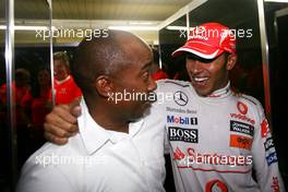 02.11.2008 Sao Paulo, Brazil,  Lewis Hamilton (GBR), McLaren Mercedes and his father Anthony  - Formula 1 World Championship, Rd 18, Brazilian Grand Prix, Sunday Race