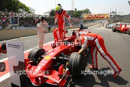 01.11.2008 Sao Paulo, Brazil,  1st, Pole Position, Felipe Massa (BRA), Scuderia Ferrari - Formula 1 World Championship, Rd 18, Brazilian Grand Prix, Saturday Qualifying