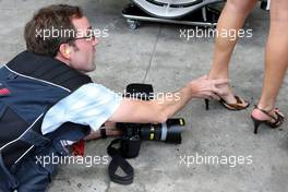 01.11.2008 Sao Paulo, Brazil,  Gero Breloer (GER), Photographer, handles a girls shoe - Formula 1 World Championship, Rd 18, Brazilian Grand Prix, Saturday