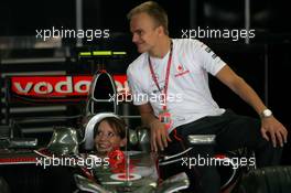 02.11.2008 Sao Paulo, Brazil,  Heikki Kovalainen (FIN), McLaren Mercedes and Catherine Hyde (GBR), Girlfriend of Heikki Kovalainen - Formula 1 World Championship, Rd 18, Brazilian Grand Prix, Sunday