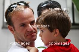 02.11.2008 Sao Paulo, Brazil,  Rubens Barrichello (BRA), Honda Racing F1 Team with his son - Formula 1 World Championship, Rd 18, Brazilian Grand Prix, Sunday