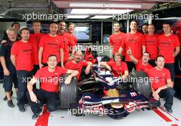 02.11.2008 Sao Paulo, Brazil,  Sebastian Vettel (GER), Scuderia Toro Rosso with his team for the last time - Formula 1 World Championship, Rd 18, Brazilian Grand Prix, Sunday