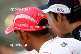 30.10.2008 Sao Paulo, Brazil,  Lewis Hamilton (GBR), McLaren Mercedes, Kazuki Nakajima (JPN), Williams F1 Team  - Formula 1 World Championship, Rd 18, Brazilian Grand Prix, Thursday