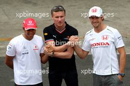 30.10.2008 Sao Paulo, Brazil,  Lewis Hamilton (GBR), McLaren Mercedes, David Coulthard (GBR), Red Bull Racing and Jenson Button (GBR), Honda Racing F1 Team, RB4, Wings For Life Livery - Formula 1 World Championship, Rd 18, Brazilian Grand Prix, Thursday