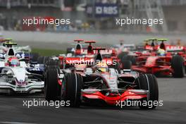 08.06.2008 Montreal, Canada,  Start, Lewis Hamilton (GBR), McLaren Mercedes, MP4-23 leads Robert Kubica (POL), BMW Sauber F1 Team, F1.08 - Formula 1 World Championship, Rd 7, Canadian Grand Prix, Sunday Race