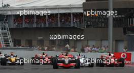 08.06.2008 Montreal, Canada,  Start, Lewis Hamilton (GBR), McLaren Mercedes, MP4-23 leads Robert Kubica (POL), BMW Sauber F1 Team, F1.08 - Formula 1 World Championship, Rd 7, Canadian Grand Prix, Sunday Race