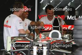 05.06.2008 Montreal, Canada,  Lewis Hamilton (GBR), McLaren Mercedes, chats with mechanics and Engineers  - Formula 1 World Championship, Rd 7, Canadian Grand Prix, Thursday